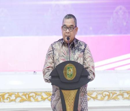 Plt Gubri Edy Natar mengatakan sudah 29 ribu lebih mahasiswa mendapatkan beasiswa dsri Pemprov Riau (foto/int)