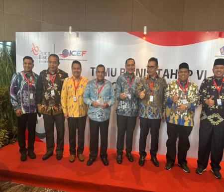 Wagubri, Edy Natar dalam kegiatan ICEF 2023 di Jakarta dan menerima E-Purchasing Award 2023 untuk Pemprov Riau.(foto: mcr)