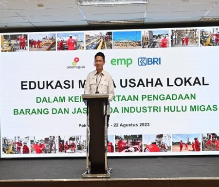 Area Manager EMP Bentu Limited, Yoyok S Purwanto dalam edukasi mitra usaha lokal (foto/andi)