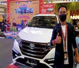 Sales Toyota Sutomo Pekanbaru, Agus dalam Gebyar Vacarr Living World Pekanbaru.(foto: mimi/halloriau.com)