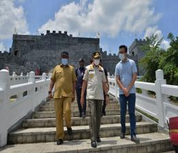 Gubernur Riau, H Syamsuar (tengah), ketika berkunjung di destinasi wisata Asia Heritage Pekanbaru