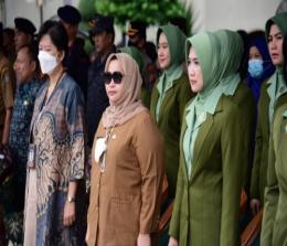 Bupati Bengkalis, Kasmarni saat hadiri upacara Hari Juang TNI AD 2022 di Kantor Gubernur Riau.(foto: zulkarnaen/halloriau.com)