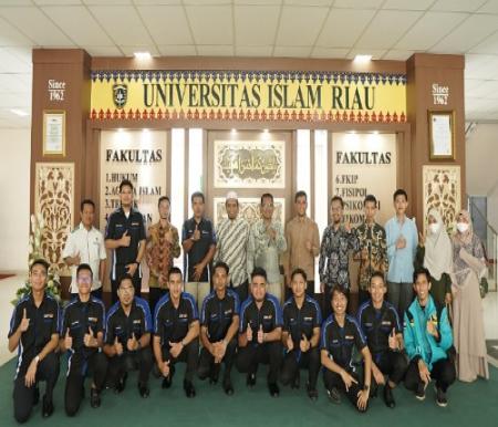 Rombongan 10 Mahasiswa UiTM Malaysia dan civitas akademika UIR.