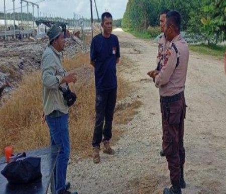 Tim BBKSDA Riau berkoordinasi dengan Security PT AA terkait kemunculan harimau sumatera.(foto: tribunpekanbaru.com)