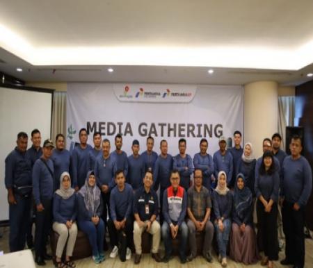 Pertamina EP dan PHE Kampar bersama wartawan Siak, Pelalawan dan Inhu dalam kegiatan media gathering di Pekanbaru.(foto: andi/halloriau.com)