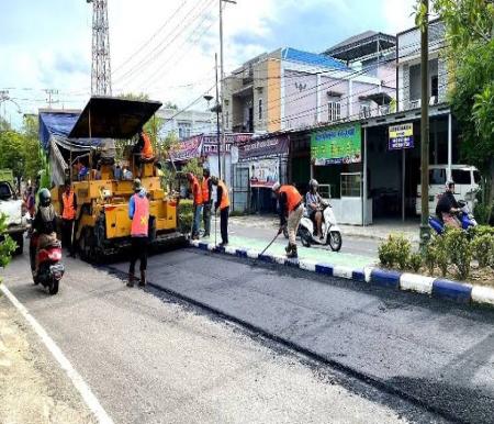 Pemko Pekanbaru overlay belasan titik jalan rusak tahun ini (foto/int)