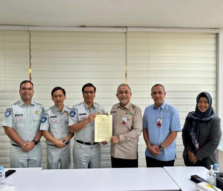 Penyerahan Surat PKS dengan Jasa Raharja Riau. 