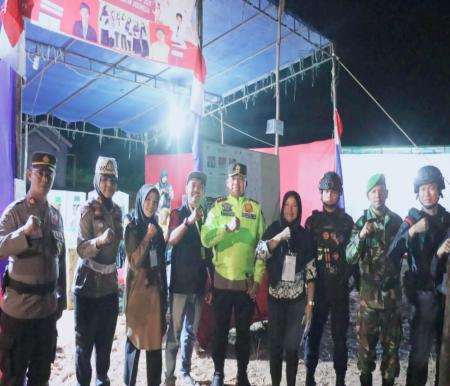 Kapolres Pelalawan, AKBP Suwinto meninjau TPS 51 dan 52 (foto/int)