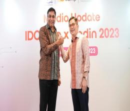 President Director and CEO Indosat Ooredoo Hutchison Vikram Sinha (kiri) dan Ketua KADIN Arsjad Rasjid di Jakarta (foto/ist)