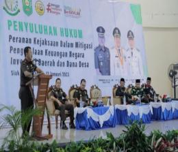 Kajati Riau, Supardi memberikan penyuluhan hukum di Kabupaten Siak.(foto: diana/halloriau.com)