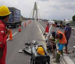 Perbaikan Jembatan Siak IV. Foto: Riauterkini