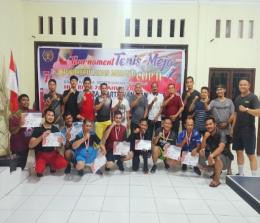 Foto bersama dengan para pemenang Tournament Tenis Meja PWI Kepulauan Meranti Cup II