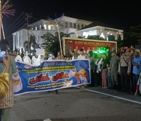 Parade pawai takbil Idul Adha 1444 H yang gelar di Lapangan Tugu Bengkalis, Rabu malam (28/6/2023).