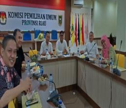 Ketua PWI Riau H Zulmansyah Sekedang SSos ditetapkan sebagai Ketua Tim Penilai KPU Kabupaten/Kota se-Riau.