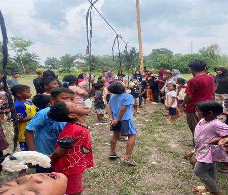 Masyarakat antusias ikut lomba yang dilaksanakan mahasiswa KKn di Desa Ransang, Kabupaten Pelalawan (foto/ist)