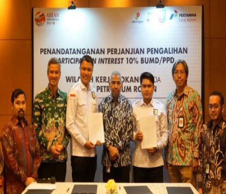 Jajaran Direksi PT PHR dan PT PHE bersama Pemprov Riau usai penandatanganan PI 10 persen WK Rokan dan WK Kampar.(foto: istimewa)