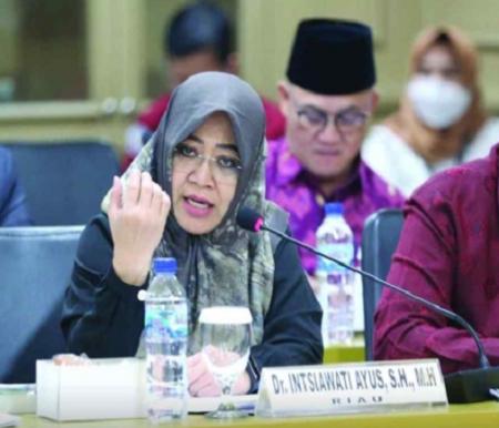 Intsiawati Ayus senator asal Riau yang menjadi Caleg DPR RI Dapil Riau 1 dari PAN (foto/int)