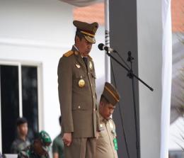 Gubernur Riau, Syamsuar saat memimpin apel bulan K3 di Dumai.(foto: mcr)