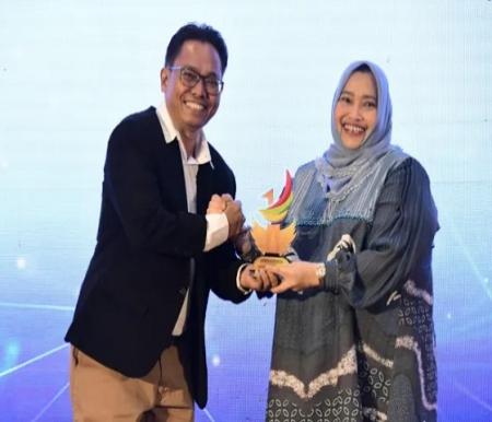 Bupati Bengkalis terima penghargaan anugerah komunikasi digital Riau Online 2023