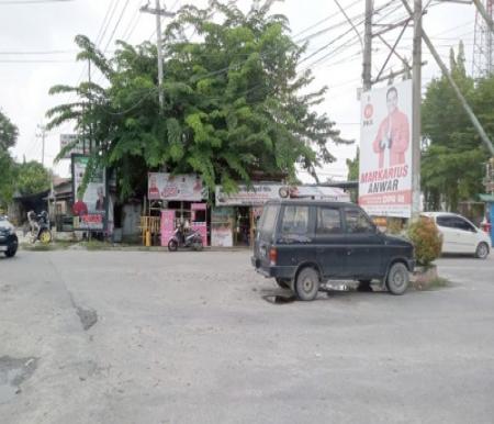 Pasca penetapan DCT, APK caleg masih bertebaran di jalan-jalan protokol Kota Pekanbaru.(foto: mimi/halloriau.com)