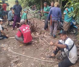 Warga Desa Tanjung Gadai mencari keberadaan Heri Susanto yang diketahui menghilang misterius