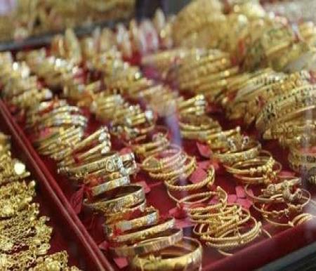 THR mulai cair, warga sudah buru emas perhiasan di Pekanbaru (foto/int)