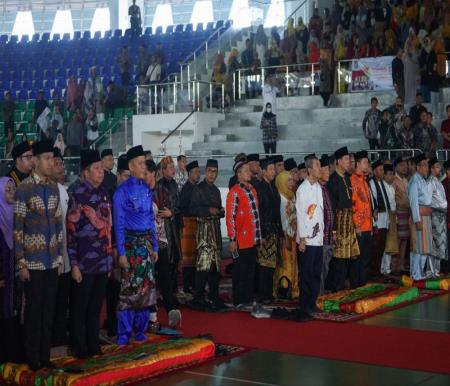 Kegiatan Bagholek Godang masyarakat Kampar di Gelanggang Remaja Pekanbaru.(foto: mcr)