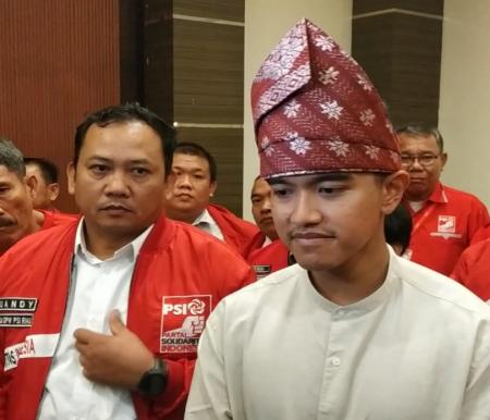 Ketum PSI, Kaesang Pangarep (kanan) bersama Ketua PSI Riau, Juandy saat Kopdarwil bersama Caleg (foto/riki)