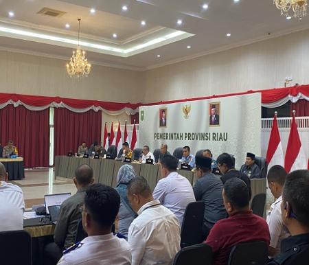 Pemprov Riau Rakor persiapan distribusi logistik Pemilu 2024 di Gedung Daerah Balai Serindit (foto/Mg1)