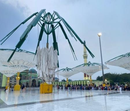 Pemprov Riau bakal anggarkan perbaikan payung elektrik Masjid Raya An-Nur tahun depan (foto/yuni)
