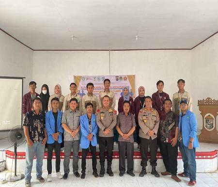Kapolres Pelalawan, AKBP Suwinto jadi narasumber acara mahasiswa di Gedung Maharajo Dindo, Kecamatan Bunut (foto/andi)