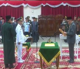 M Firdaus (kiri) dilantik Gubernur Riau, Syamsuar sebagai Pj Bupati Kampar (foto/rinai-halloriau)