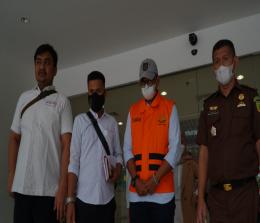 Tersangka korupsi RSUD Bangkinang, Surya Darmawan ditahan Kejati Riau.(foto: bayu/halloriau.com)