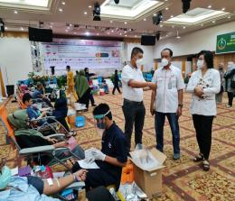 Relawan Peduli dan PMI Pekanbaru gelar bakti sosial donor darah massal (foto/bayu)