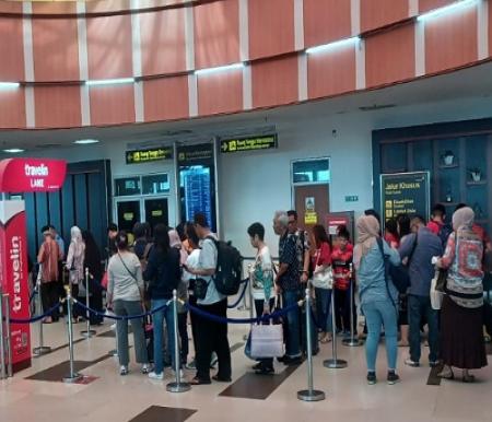 Suasana di Bandara SSK II Pekanbaru saat arus mudik Lebaran 2024.(foto: sri/halloriau.com)