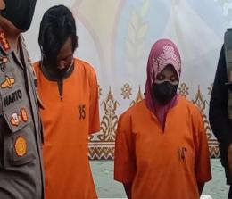 Dua pelaku penganiayaan anak, ayah tiri dan ibu kandung korban saat diamankan di Mapolda Riau.(foto: bayu/halloriau.com)