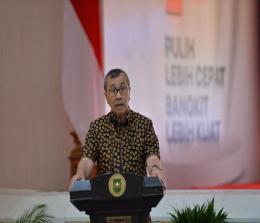 Gubernur Riau memberikan kata sambutan
