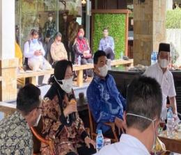 Kunjungan kerja Mensos Risma ke Provinsi Riau, Selasa (31/8/2021).