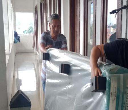 Barang-barang milik Mess Riau di Jakarta mulai dipindahkan (foto/Yuni)