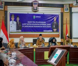 Walikota Dumai H. Paisal memimpin rapat persiapan audit kearsipan internal di ruang rapat Wan Dahlan Ibrahim (foto/bambang)