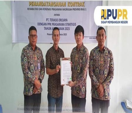 Penandatanganan kontrak rehabilitasi dan renovasi prasarana sekolah dan madrasah di Provinsi Riau (foto/ist) 