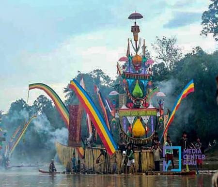 Festival Perahu Baganduang Kuansing.(foto: mcr)