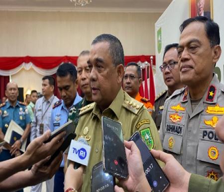 Gubernur Riau, Edy Natar Nasution mendorong masyarakat peduli dengan korban banjir.(foto: mg1/halloriau.com)