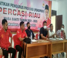 Konferensi pers di Sekretariat Percasi Riau