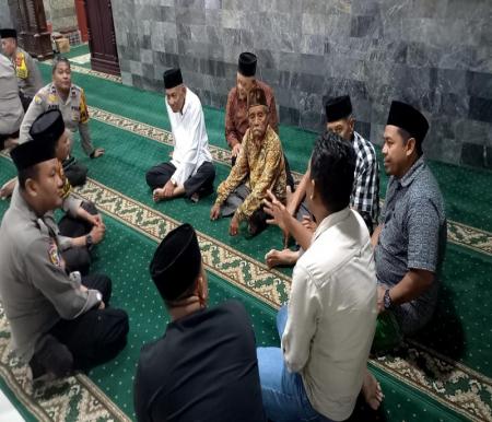 Jajaran Polsek Pekanbaru Kota mengajak masyarakat di Masjid At Taqwa sukseskan Pemilu 2024 (foto/ist)