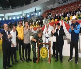 Danrem 031/WB Brigjen TNI Dany Racka Andalasawan buka Kejurnas Karate Shokaido 2023 di Gelanggang Remaja Pekanbaru.(foto: rahmat/halloriau.com)