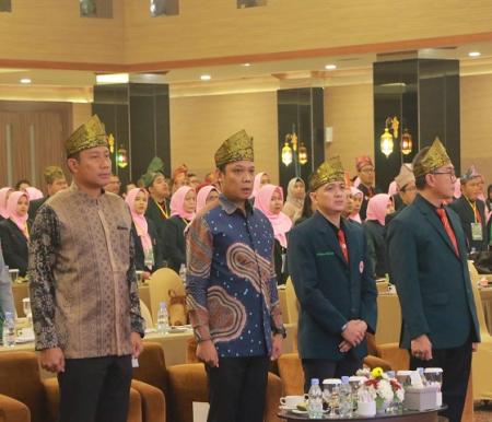 Pj Wilkota Muflihun Muflihun menyaksikan pelantikan ketua dan pengurus Ikatan Dokter Indonesia (IDI) Pekanbaru periode 2023-2026 di Hotel Pangeran
