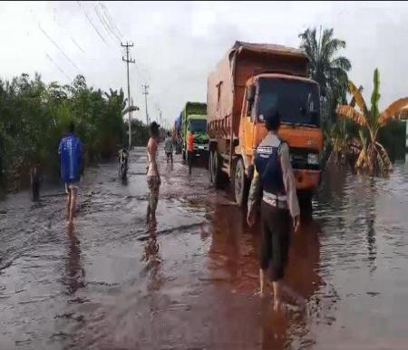 Banjir Jalintim Desa Kemang, Pelalawan surut 50 Cm (foto/ist)