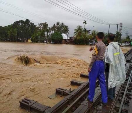 Banjir landa Kota Padang, Sumbar.(foto: int)