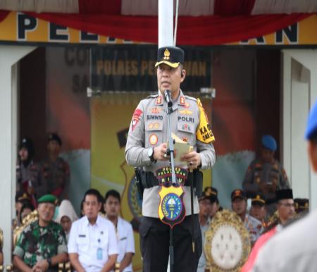 Kapolres Pelalawan, AKBP Suwinto pimpin apel gelar pasukan Operasi Ketupat  Lancang Kuning 2024 (foto/andi)